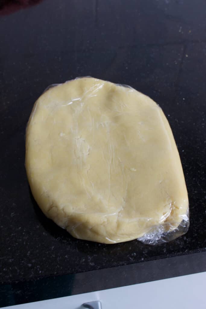 appeltaartdeeg in huishoudfolie