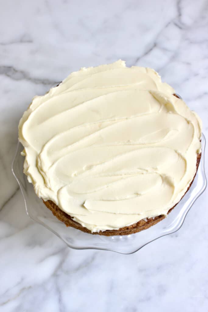 worteltaart met roomkaas topping
