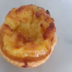 gebakken pasteis de nata, een klein custard taartje uit Portugal.