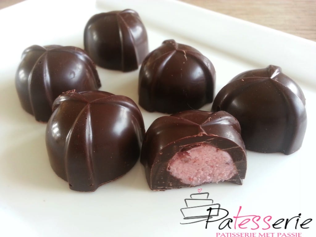 bonbons met terschellinger cranberry vulling, patesserie.com