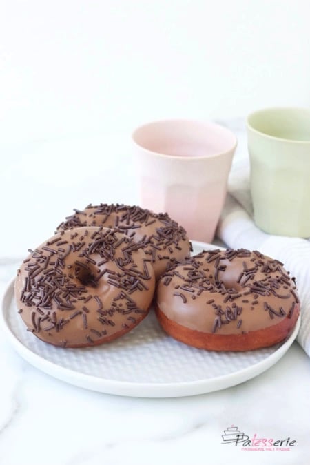 donuts met chocolade, patesserie.com