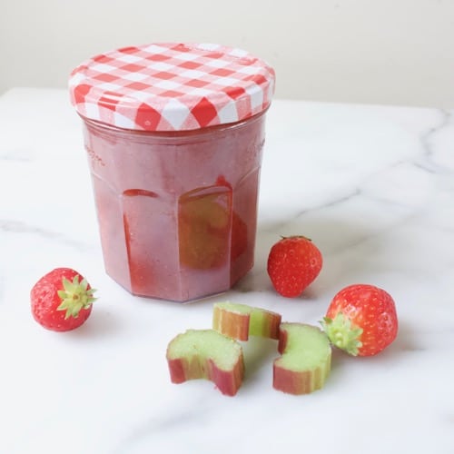 Aardbeien rabarber jam maken