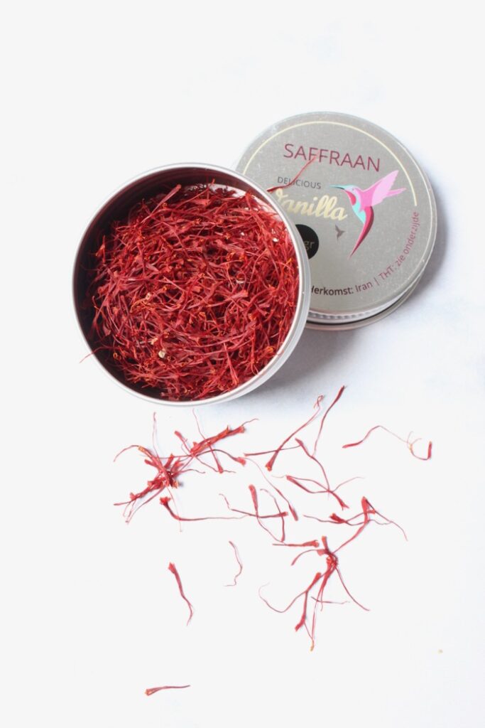 blikje met saffraan (ingredienten voor kulfi ijs recept)
