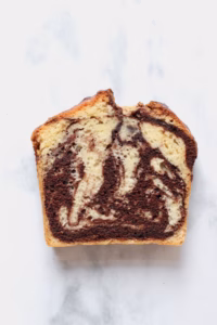 plakje marmercake met chocolade