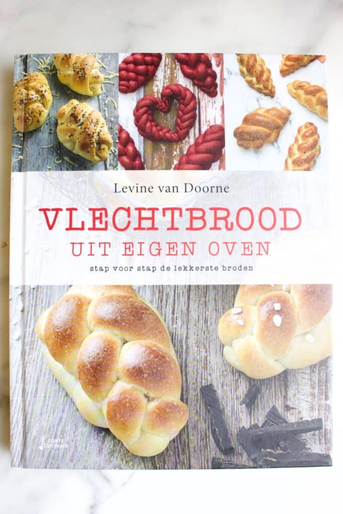 coverfoto van het boek 'vlechtbrood uit eigen oven'
