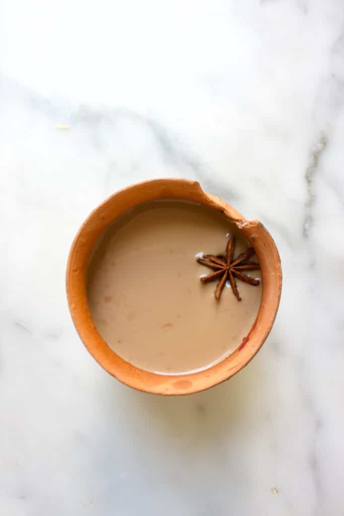 terracotta potje met chai, Indiase melkthee