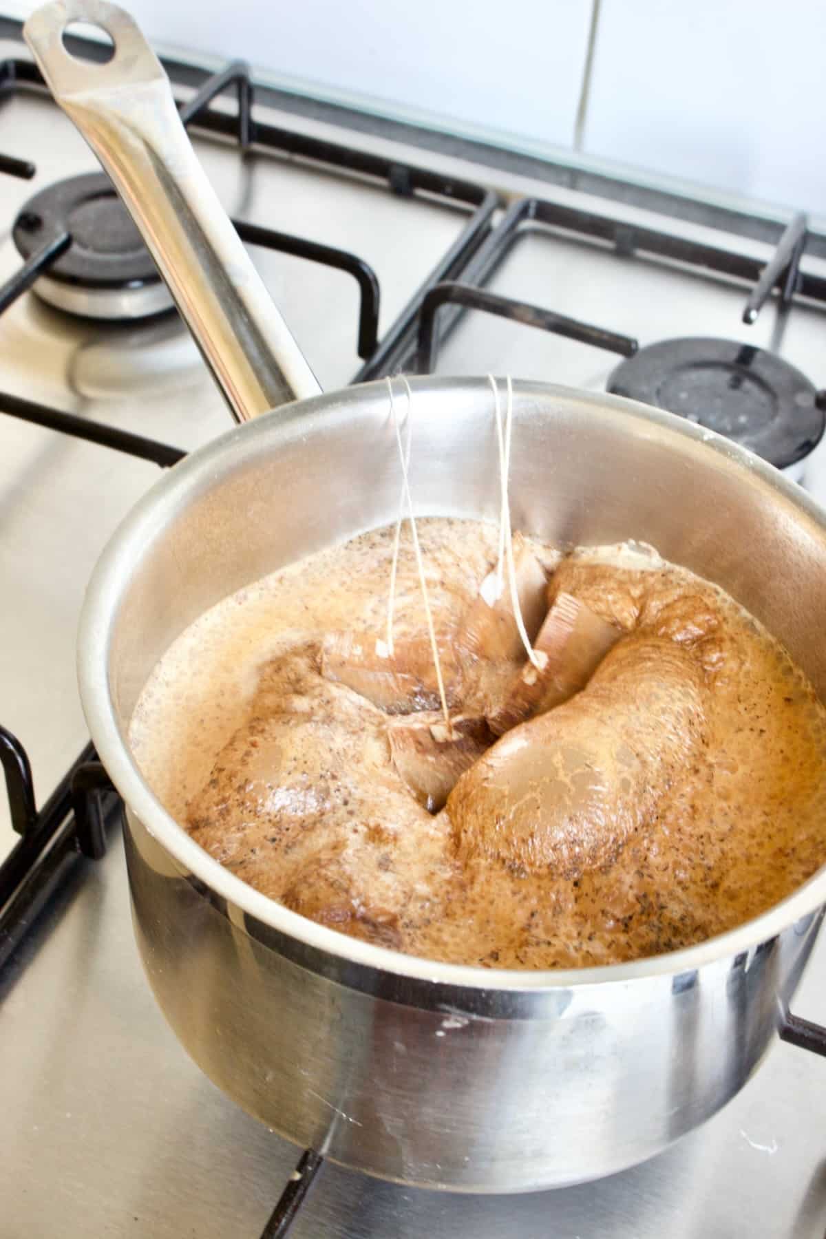 chai-traditionele-indiase-melkthee-maken-patesserie