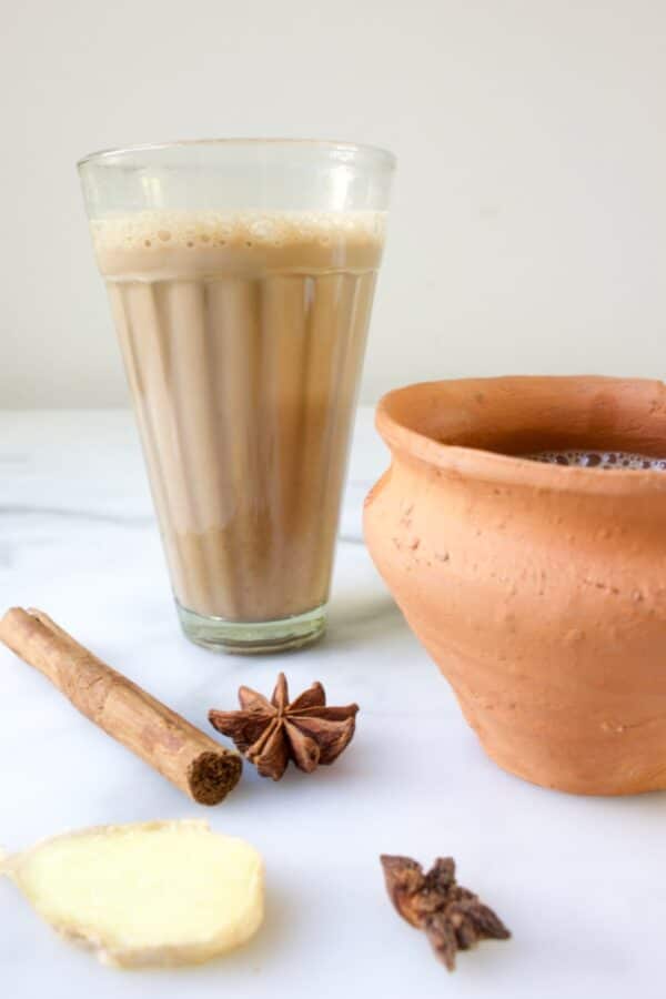 chai-traditionele-indiase-melkthee-maken-patesserie