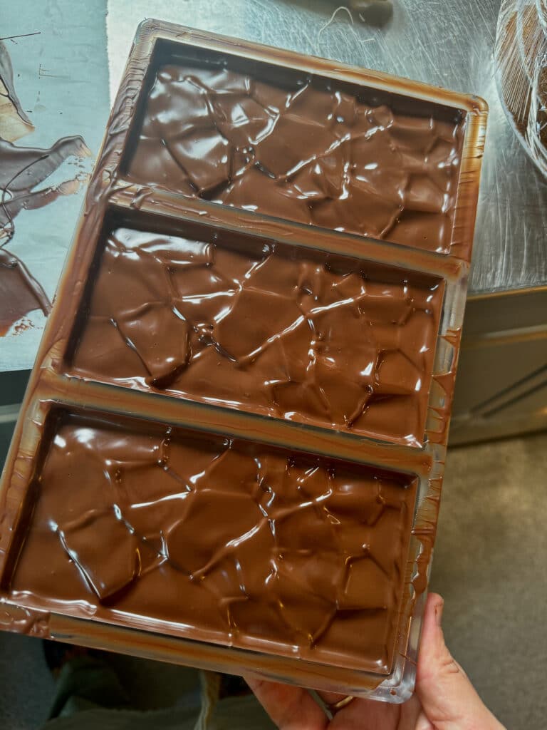 chocolade reep mal gevuld met chocolade