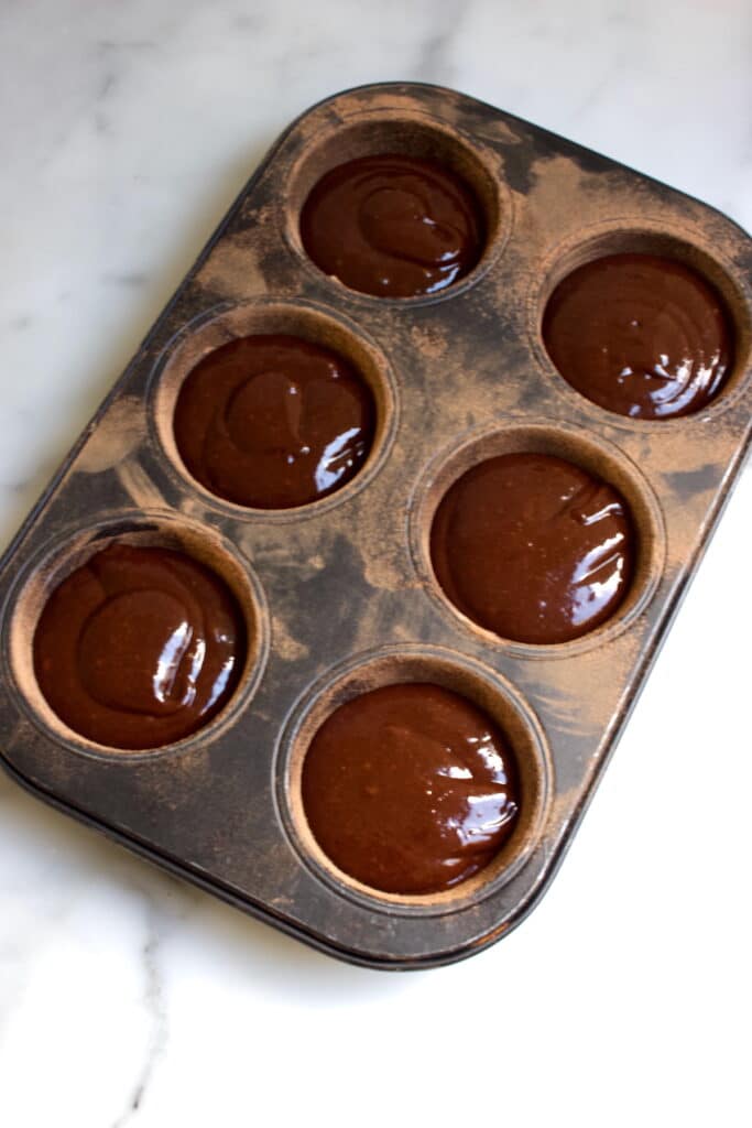 muffinvorm met lava cake beslag