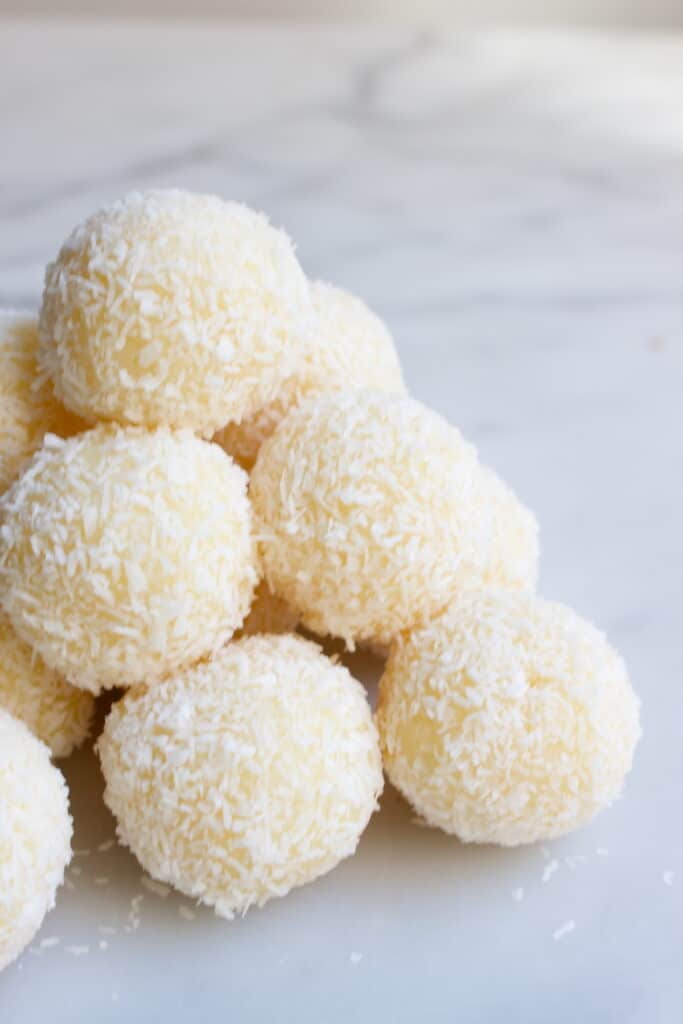 bolletjes witte kokos brigadeiros
