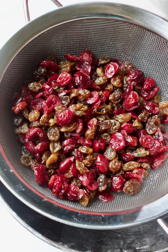 gewelde rozijnen en cranberry's 