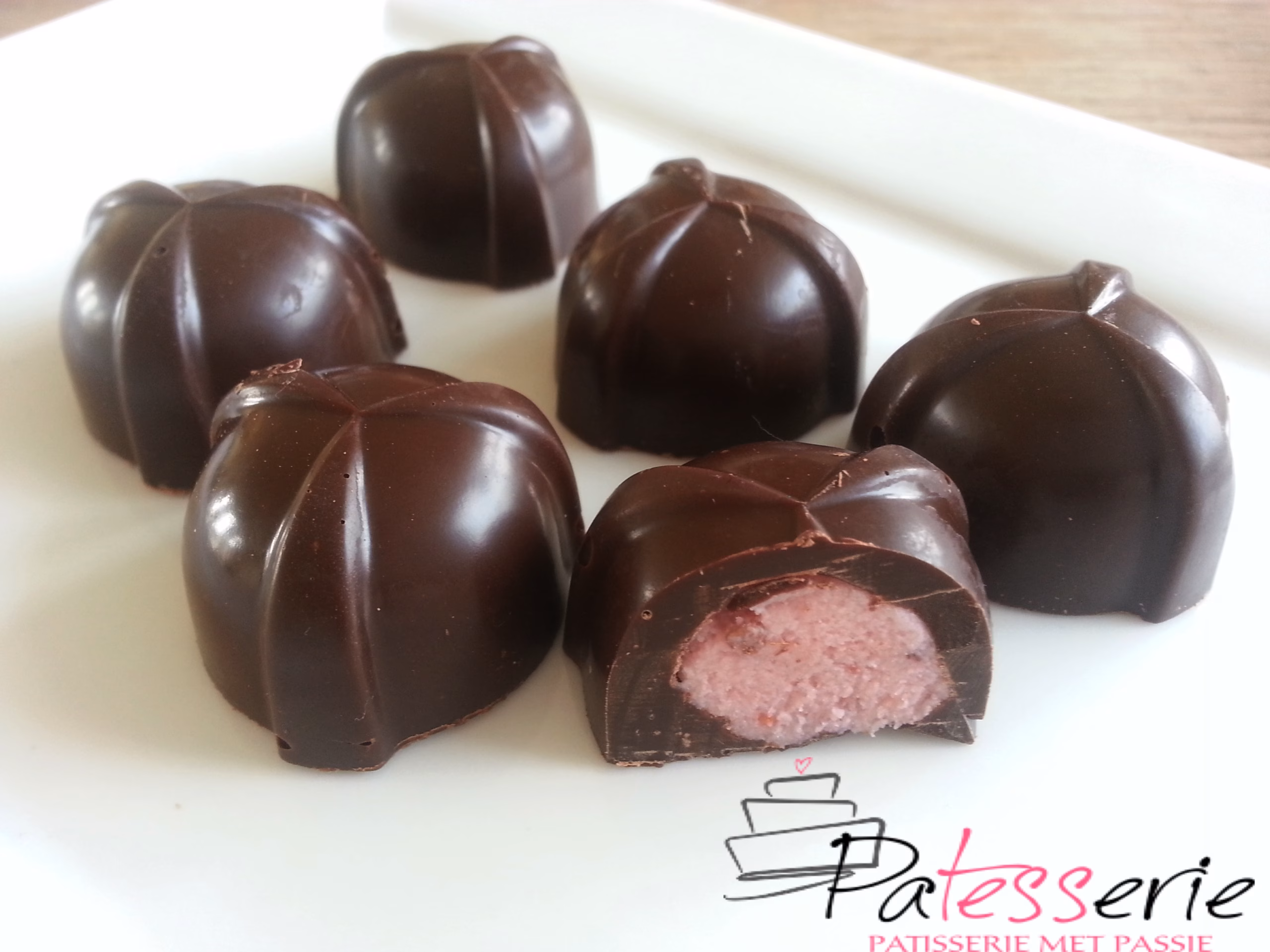 bonbons met terschellinger cranberry vulling, patesserie.com
